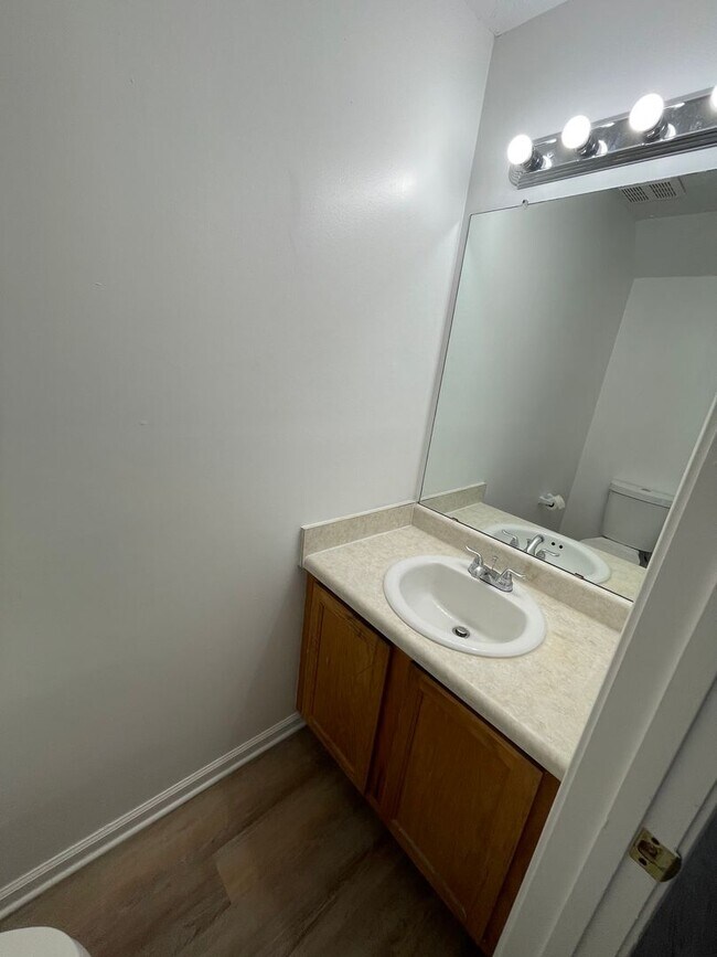 Building Photo - Spacious 4 Bedroom Townhome in Jackson with fenced backyard!