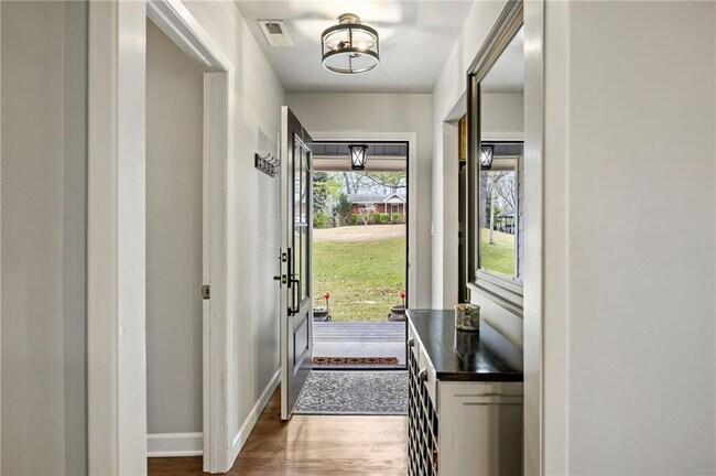 Building Photo - 2341 Elmwood Cir SE