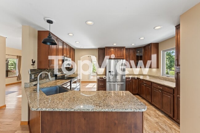 Building Photo - 2205 Valley View Dr