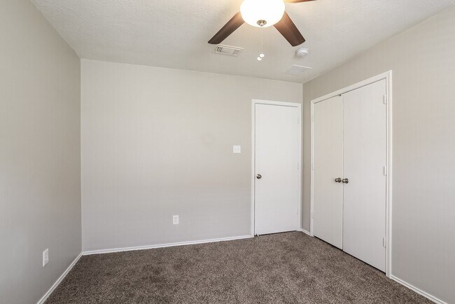 Building Photo - 4931 Winding View Ln