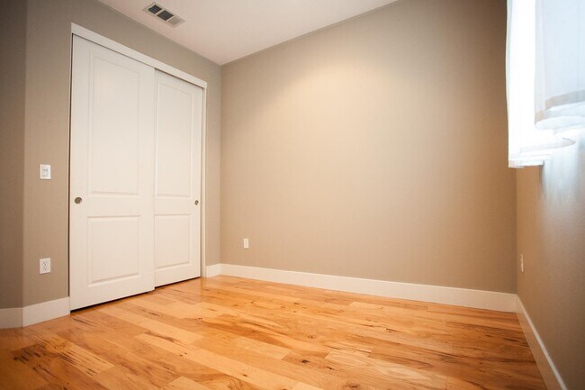 Building Photo - PALO ALTO SCHOOL DISTRICT- Tri-Level Execu...
