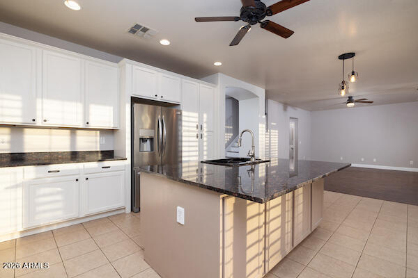 Building Photo - 18469 W Sunnyslope Ln