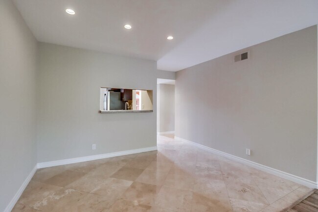 Building Photo - 6960 Golfcrest Dr