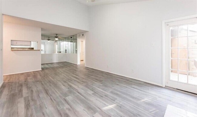 Building Photo - 10047 Westpark Dr