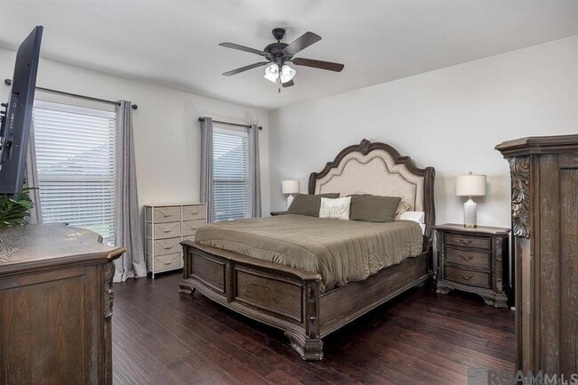 Building Photo - 18326 Sunset Park Dr