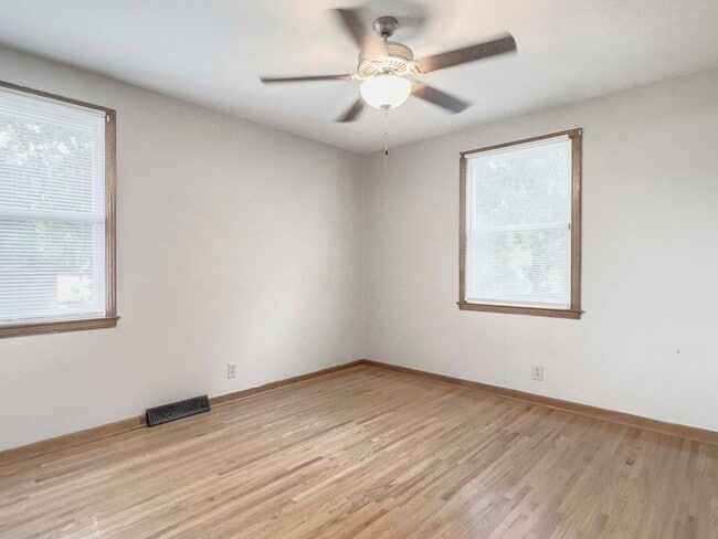 Building Photo - 1641 Vista Ln