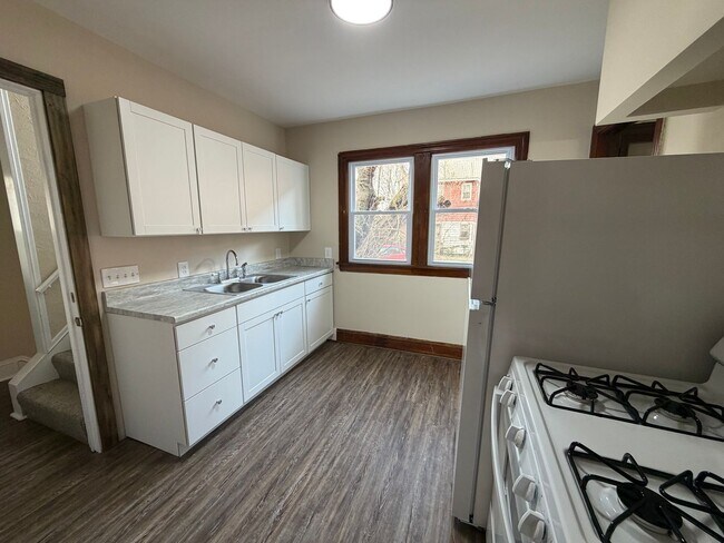 Building Photo - 14102 Glenside Rd