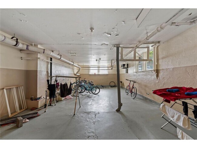 Building Photo - 2733 Girard Ave S