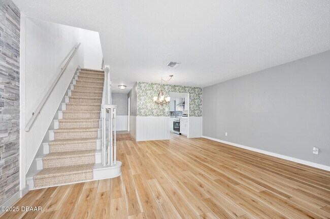 Building Photo - 56 Chippingwood Ln