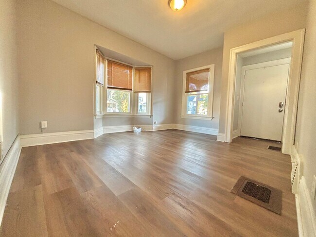 Building Photo - 215-217 Cedarwood Terrace
