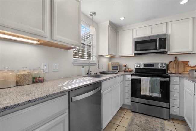 Building Photo - 11710 Southlake Dr