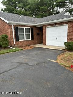 Building Photo - 11 Rosewood Dr