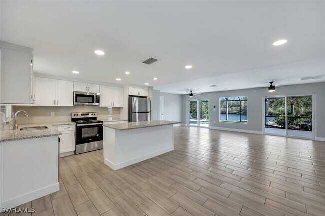 Building Photo - 4950 Esplanade St