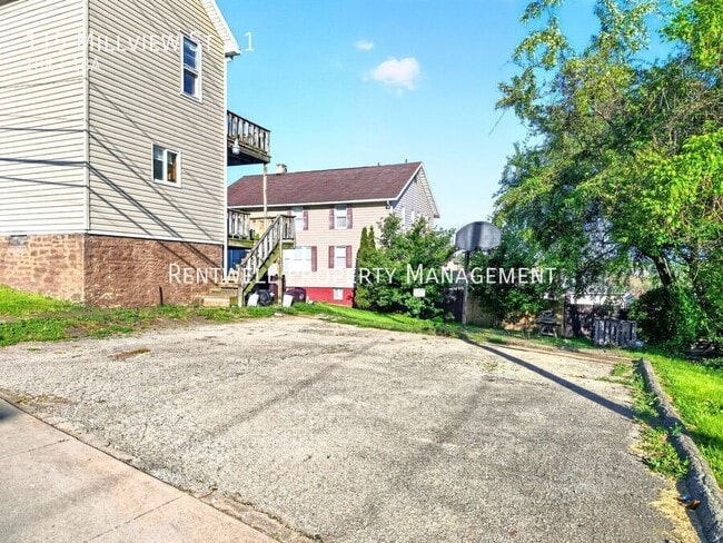 Building Photo - 115 Millview St