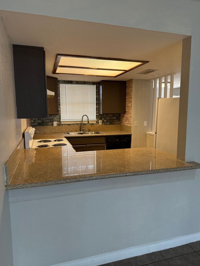 Building Photo - 3823 S Maryland Pkwy