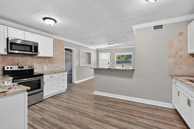 Building Photo - 1330 S Shore Dr