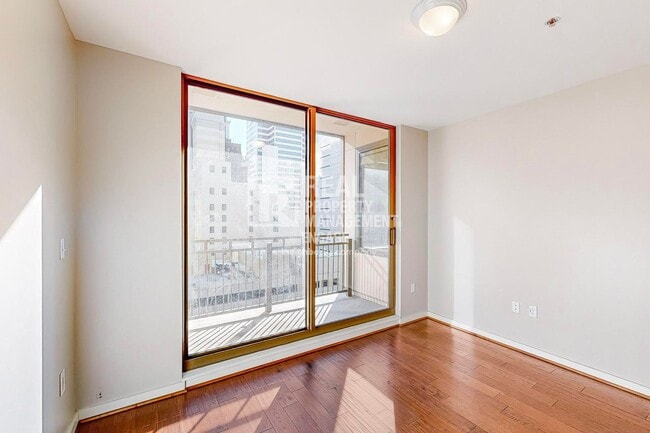 Building Photo - 2 Bedroom Condo Available for Rent in the Heart of DFW!