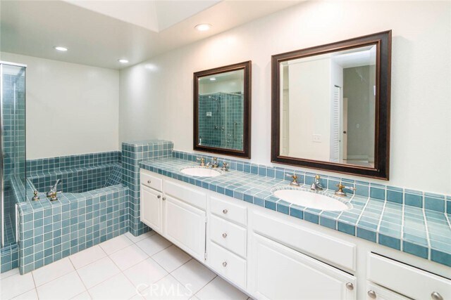 Building Photo - 20 Sirius