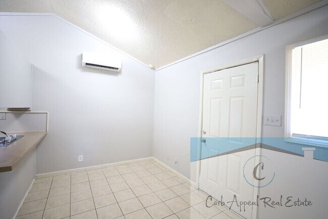 Building Photo - Move in special $400!! 1 bed, 1 bath apartment - HUD accepted!!