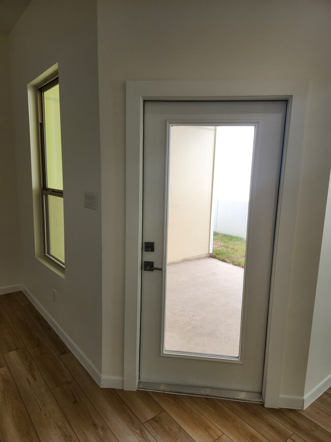 Building Photo - 2707 W Kerria Ave