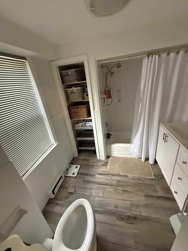 Building Photo - 248 Douglas Pike