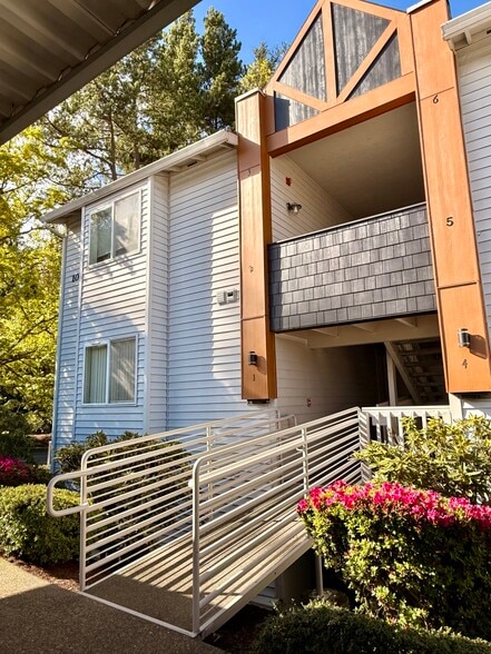 Entrance - 10620 SW Davies Rd