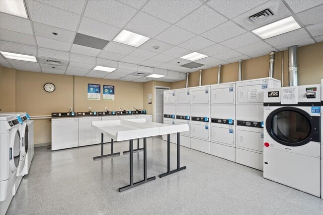 Building Photo - 127 Greyrock Pl