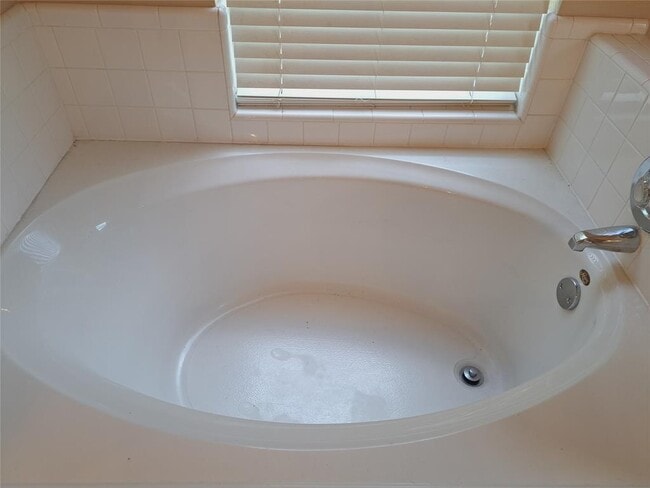 Building Photo - 3708 Bird House Dr