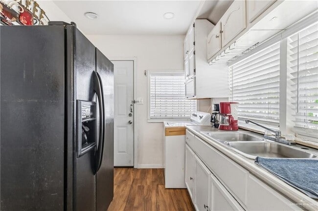 Building Photo - 13 N 21st St