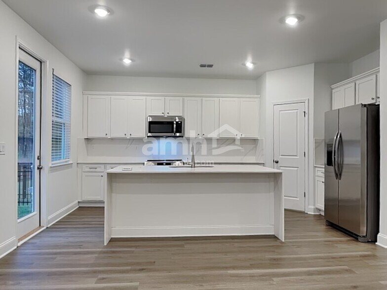 Building Photo - 900 Carnelian Ln