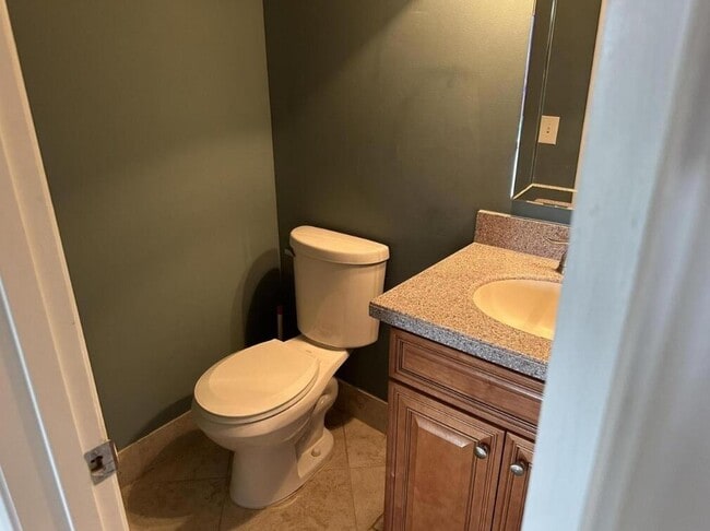 Building Photo - 136 Coventry I