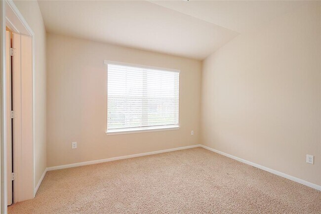 Building Photo - 516 E Slaughter Ln