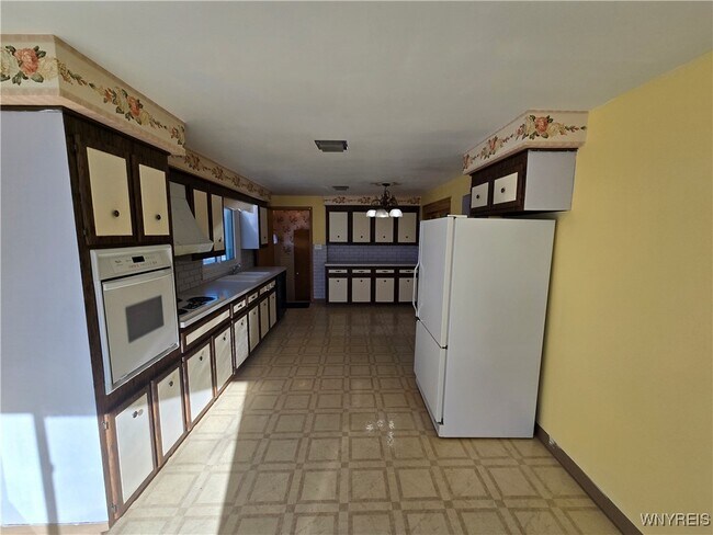 Building Photo - 39 Lennox Ave