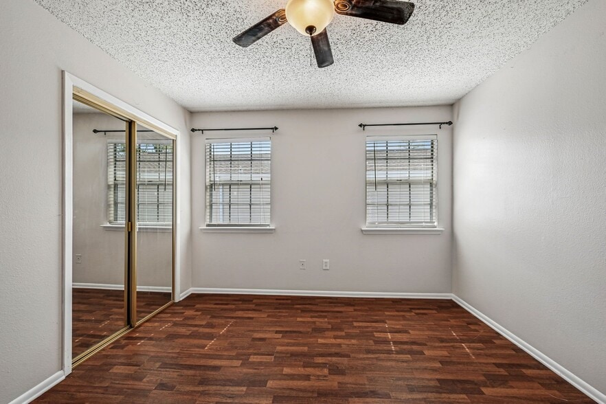Building Photo - 737 Heavens Dr