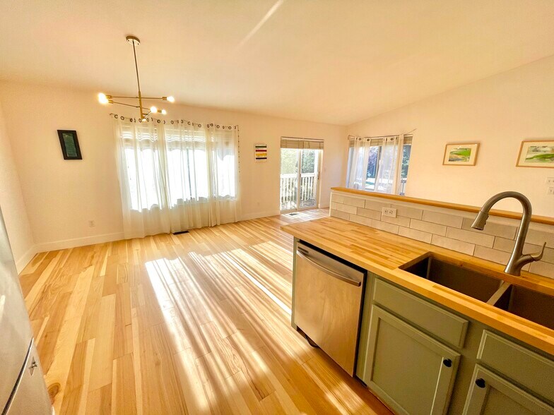 Building Photo - 8930 Northwood Park Cir