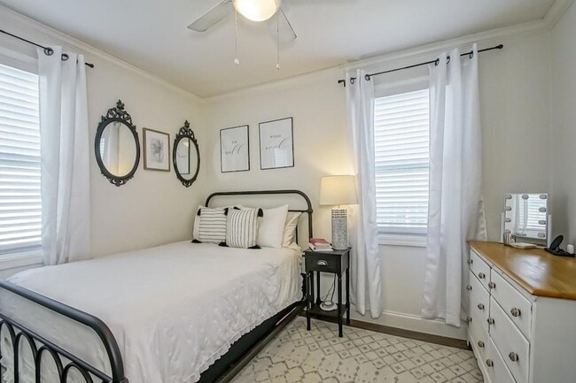 Building Photo - 704 Metairie Lawn Dr