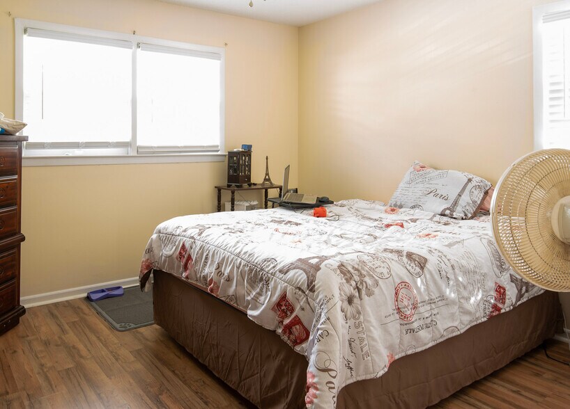 Building Photo - 105 Peach Dr