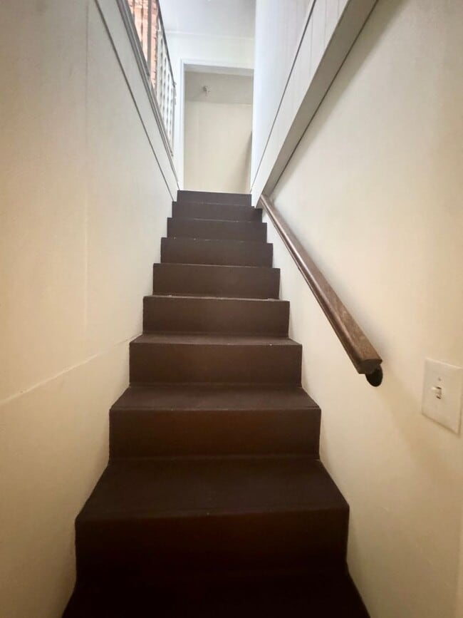 Building Photo - ADORABLE Downtown Cottage in Conway. Fantastic location and TONS of charm. Fenced in back yard!