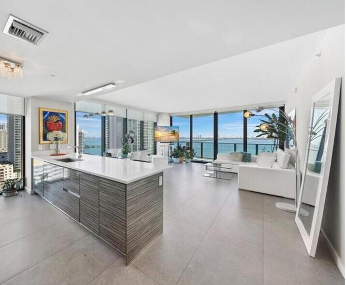 Building Photo - 460 NE 28th St