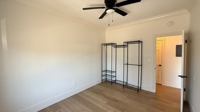 Building Photo - Mission Blvd- Beach Living- 1 bed 1 bath!