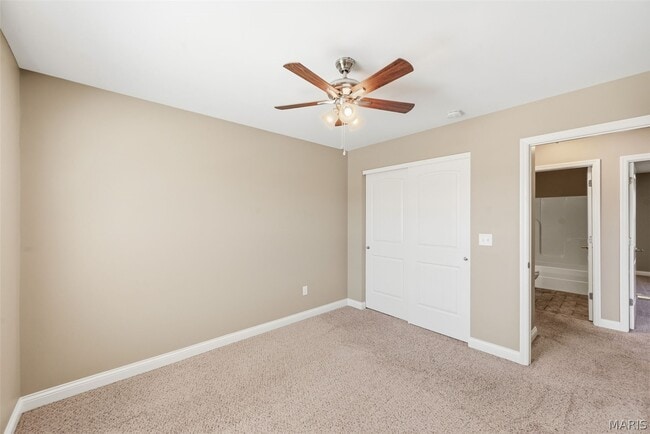 Building Photo - 305 Shadow Trace Dr