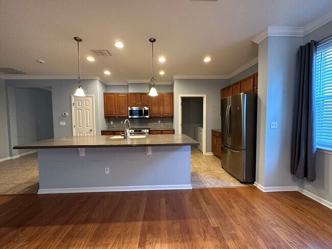 Building Photo - Adorable Home in Prime Location!