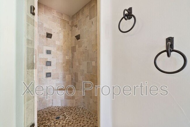 Building Photo - 175 Villaggio W