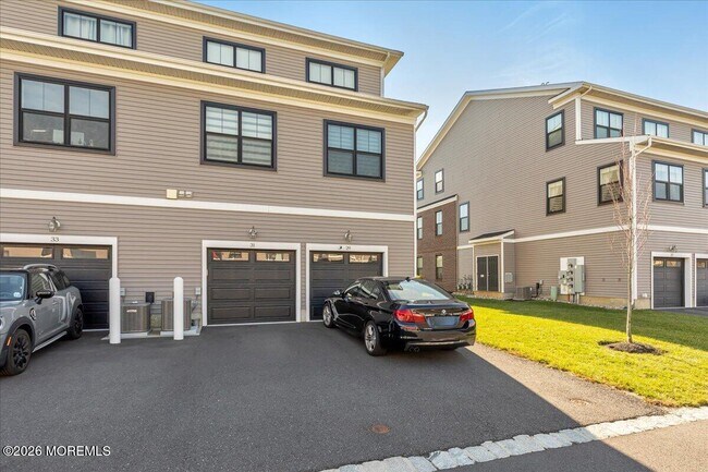 Building Photo - 29 Midway Rd N