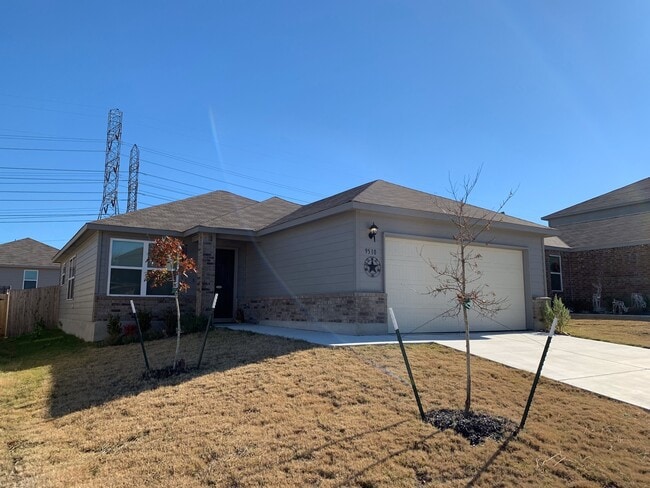 Building Photo - CUTE ONE STORY HOME FEATURING 3 BEDROOMS /...