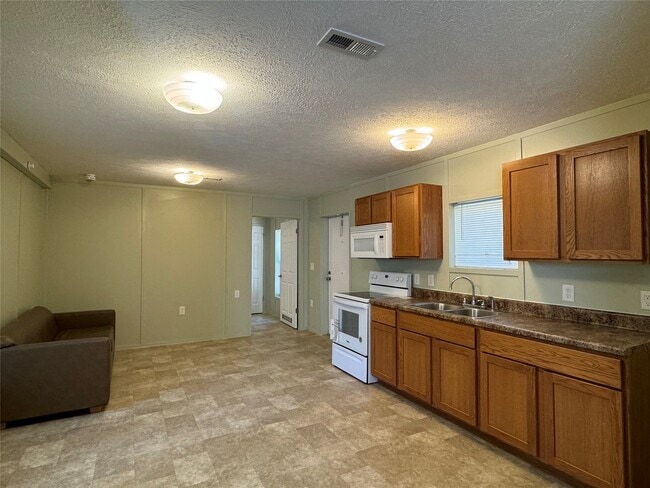 Building Photo - 45 Whippoorwill Ln