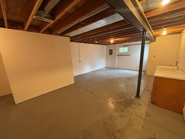 Building Photo - 154-154 Cayman St