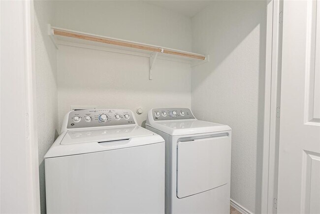Building Photo - 240 Sambre St