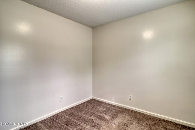Building Photo - 2322 Indian Dr