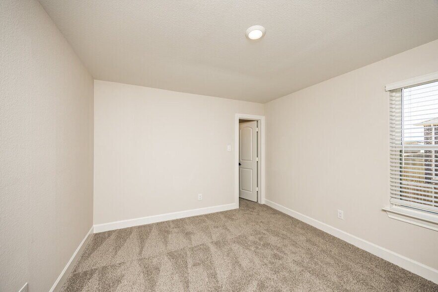 Building Photo - 1213 Bullock Dr